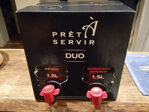 Double-tap wine box in red or white